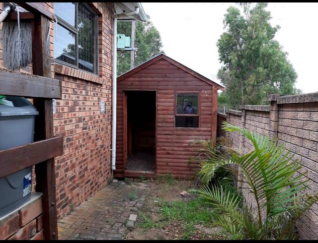 3 BEDROOM TOWNHOUSE RENTED IN BRENTWOOD PARK